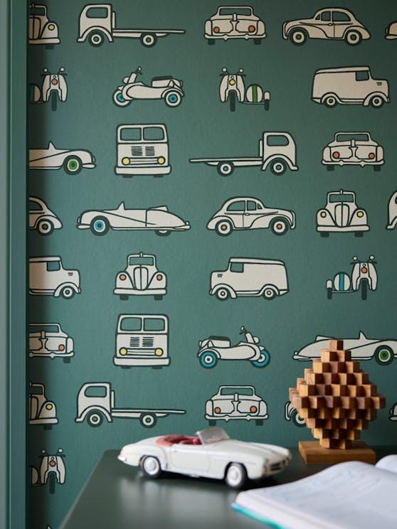 Vintage Tapete mit Retro-Autos, Oldtimer und Motorräder, grüne Wand, Deko bei Vintage Kontor
