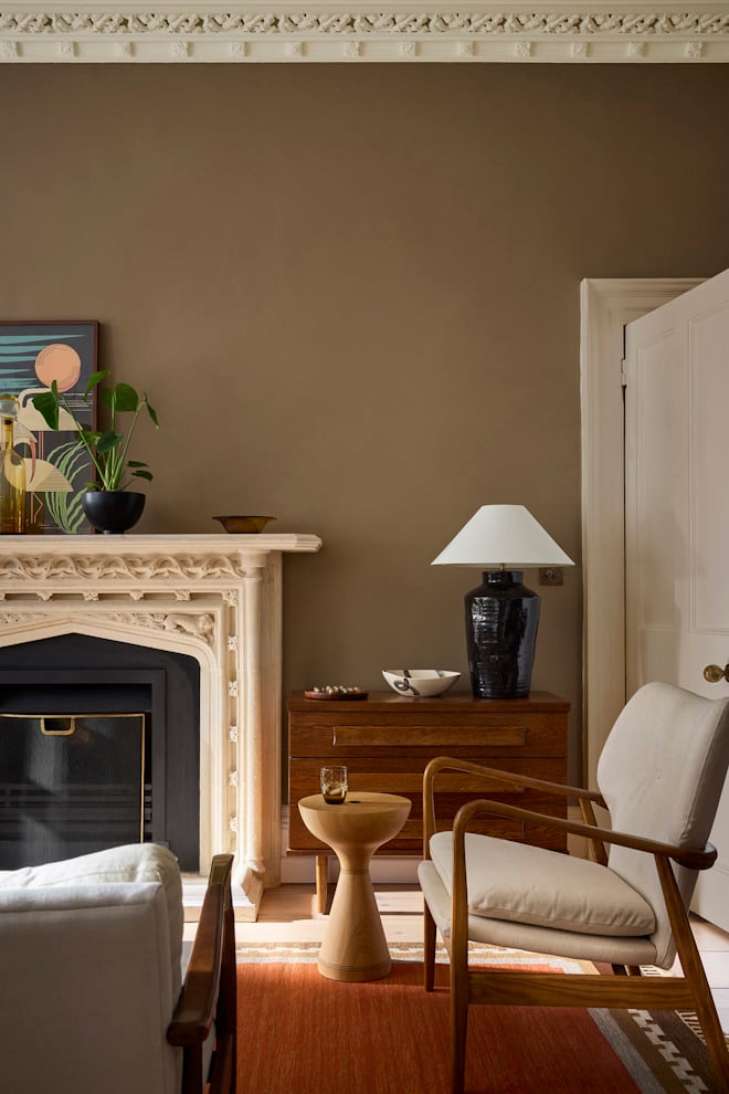 Wohnzimmer mit Wänden in Little Greene Marle 355