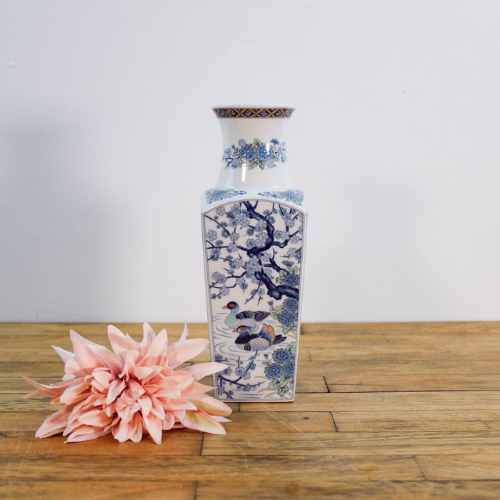 Japanische Vase, eckig mit schönen Motiven -