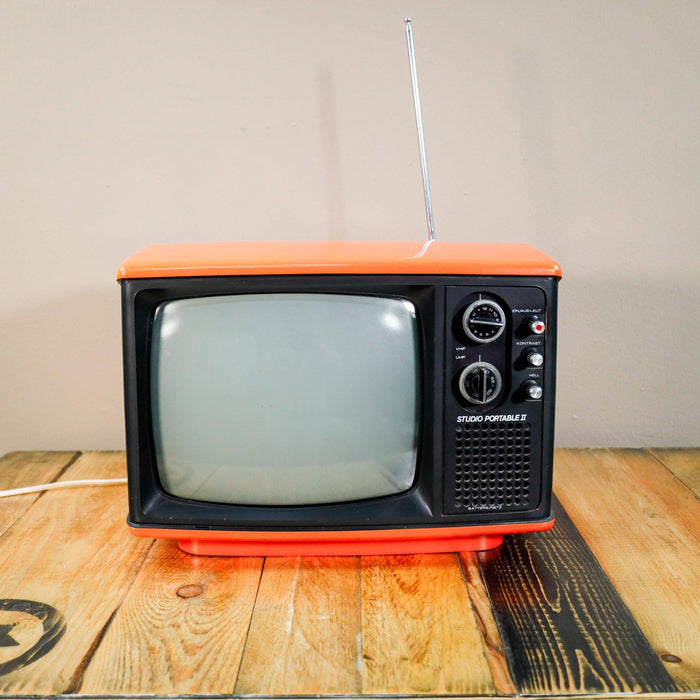 Original 70iger Jahre TV in Orange-Fernseher-Vintage Kontor-Vintage Kontor