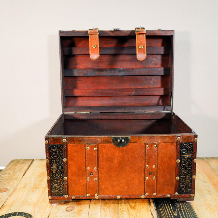 Schatztruhe aus Holz mit Leder bezogen-Truhe-Vintage Kontor-Vintage Kontor