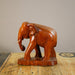 Schöner geschnitzter Elefant aus Holz -