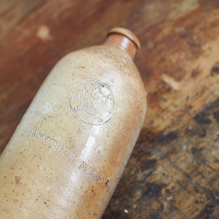 Alte Wasserflasche vom Herzogtum Nassau-Vintage Kontor-Vintage Kontor