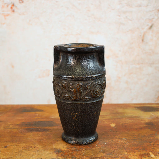 Art Deco; seltene schwarze Vase mit Waldmotiven -