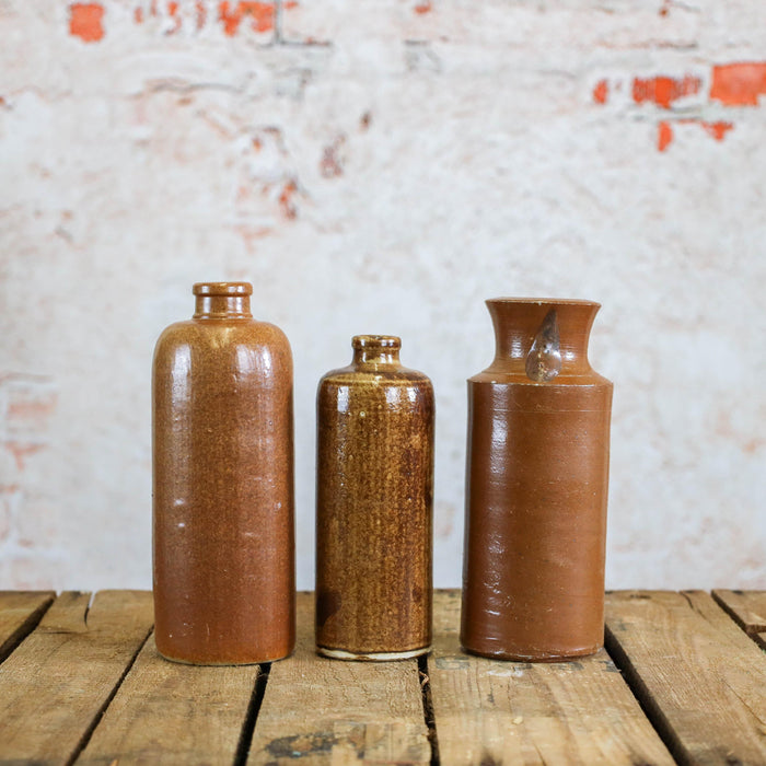 Dekoratives Set aus drei alten Tonflaschen-Vintage Kontor-Vintage Kontor