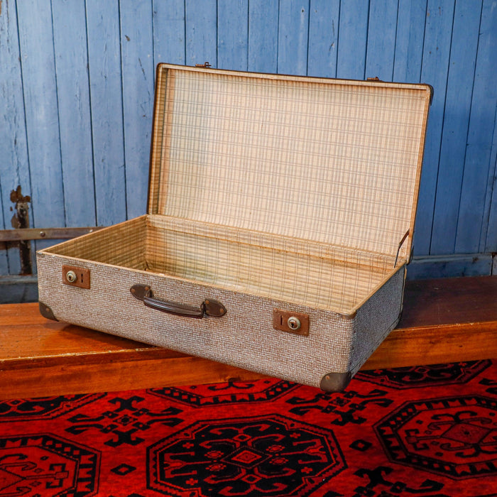 Hellbrauner Koffer mit Karomuster und braunen Ecken-Koffer-Vintage Kontor-Vintage Kontor
