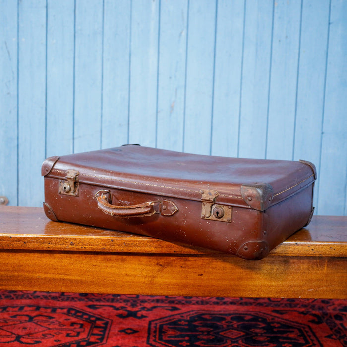 Kleiner brauner Koffer im Vintage Look -