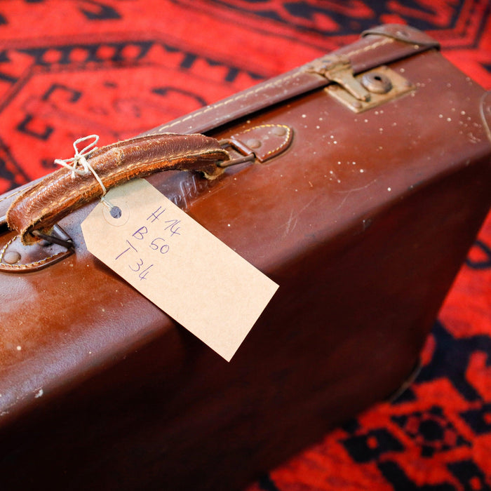 Kleiner brauner Koffer im Vintage Look -