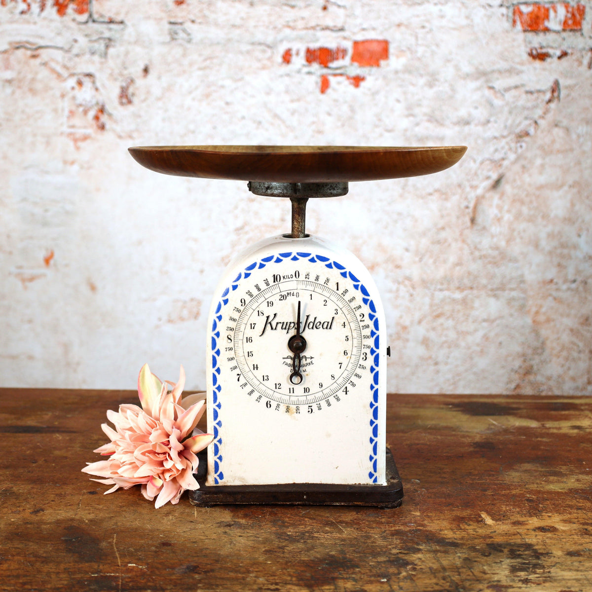 Krups Ideal, old scales with wooden plate