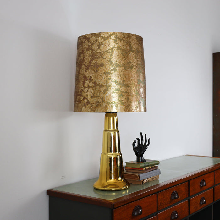 Tischlampe mit Glasfuß in gold, original 70iger Jahre -