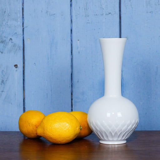 Weiße Vase im 70iger Jahre look -